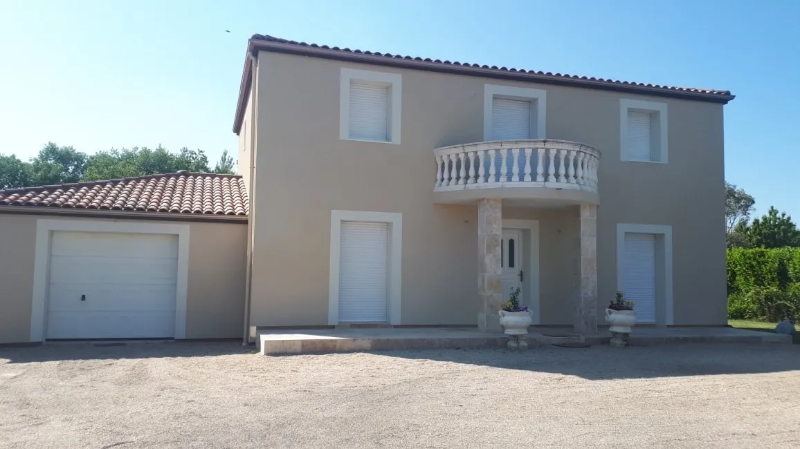 Maison à étage après isolation thermique par l’extérieur réalisée par SOGEFA